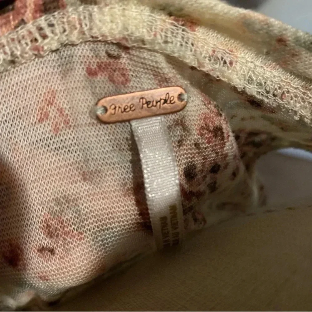 ✨HOST PICK✨*EUC* Free People Cropped High Low Floral Racerback Tank
